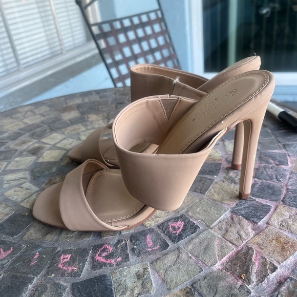 Cream Heels - Picture 6 of 8